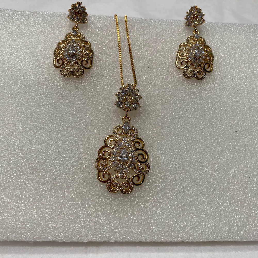 New earrings set - Picture 3 of 7